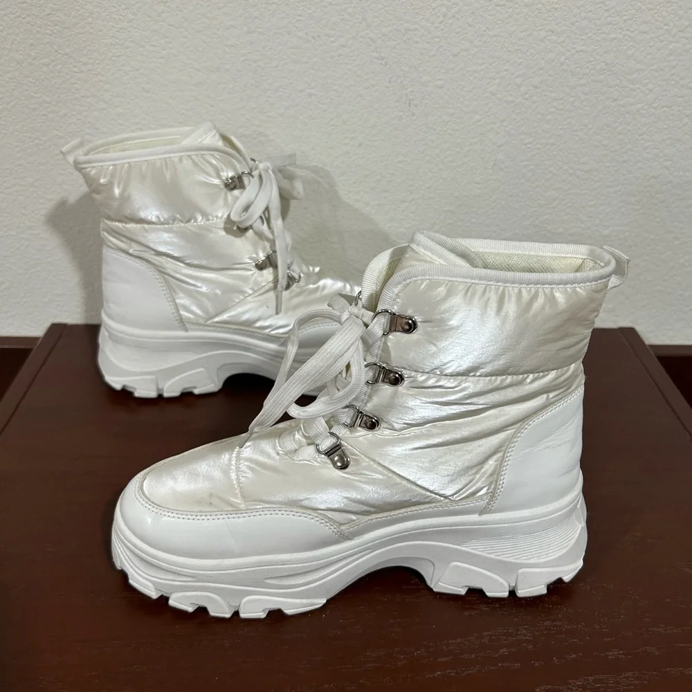BEBE Jadah Y2K Lug Sole Puffer High Top Sneaker / Boots Size 9.5
